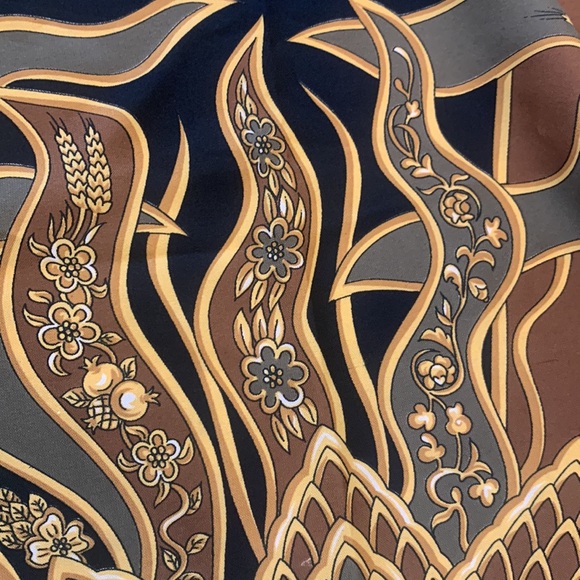 Sun and stars crochetta Scarf made in Florence Italy 100% polyester 34.5 X 34.5 - Picture 13 of 16